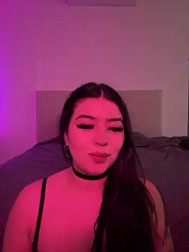 lolaaculaa online show from June 2026 10:36:02 PM