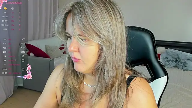 Snapshot of LilyBel chatting on July 2026 12:44:01 AM LilyBel online show from July 2026 12:44:01 AM