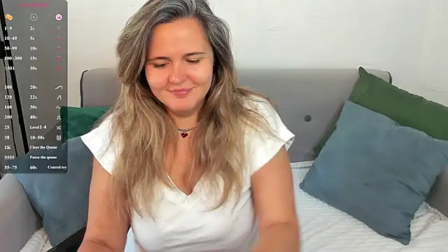 Snapshot of LilyBel chatting on June 2026 01:05:02 AM LilyBel online show from June 2026 01:05:02 AM