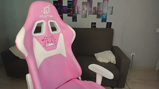 EvaxCharm online show from April 2026 06:26:01 AM