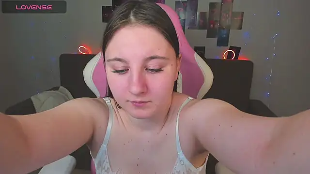 EvaxCharm online show from March 2026 05:07:01 AM