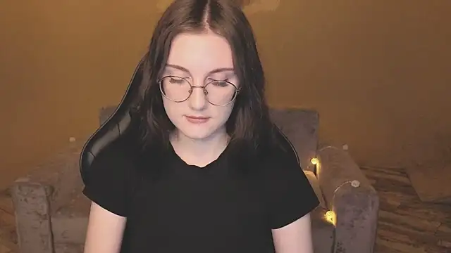 Snapshot of VixenLight chatting on February 2026 01:48:01 AM VixenLight online show from February 2026 01:48:01 AM