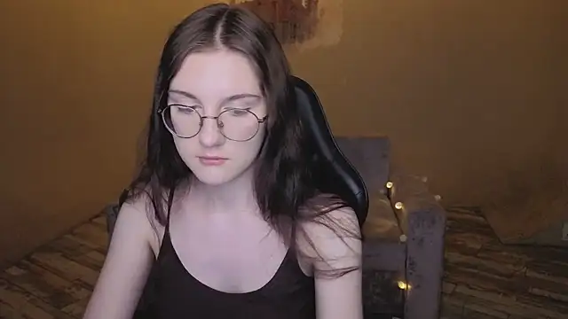 Snapshot of VixenLight chatting on February 2026 09:31:01 AM VixenLight online show from February 2026 09:31:01 AM