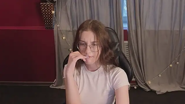 Snapshot of VixenLight chatting on February 2026 01:48:02 AM VixenLight online show from February 2026 01:48:02 AM