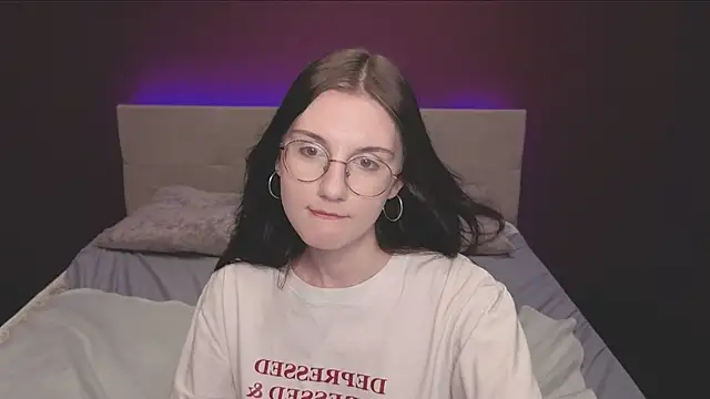 Snapshot of VixenLight chatting on February 2026 11:28:01 AM VixenLight online show from February 2026 11:28:01 AM