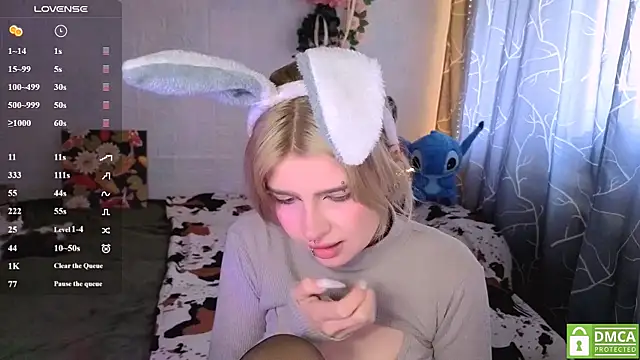 MoonlightGrace online show from April 2026 01:13:01 PM