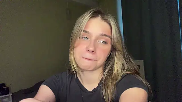 Snapshot of EarthaStinett chatting on June 2026 03:50:01 PM EarthaStinett online show from June 2026 03:50:01 PM