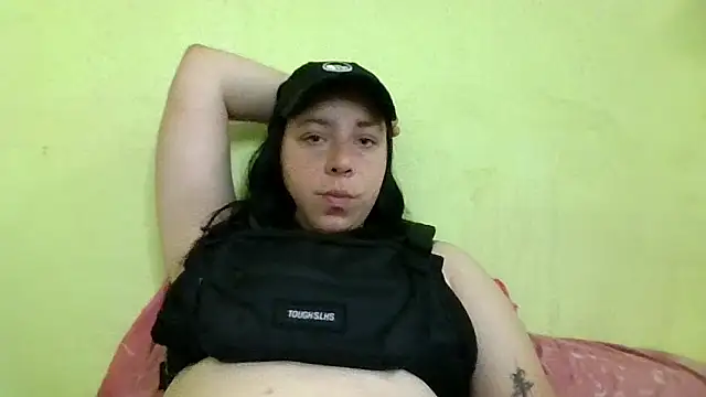 Snapshot of MillaSourety chatting on May 2026 01:06:01 PM MillaSourety online show from May 2026 01:06:01 PM