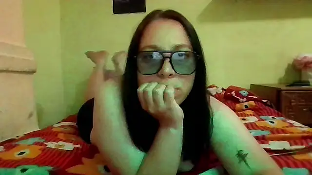 Snapshot of MillaSourety chatting on May 2026 10:44:02 AM MillaSourety online show from May 2026 10:44:02 AM