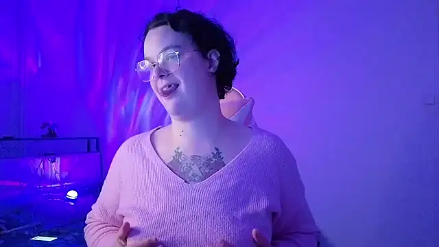 lunatigre4 online show from February 2026 07:10:02 PM