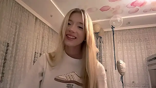 Snapshot of IvyArmbrister chatting on February 2026 07:25:01 PM IvyArmbrister online show from February 2026 07:25:01 PM