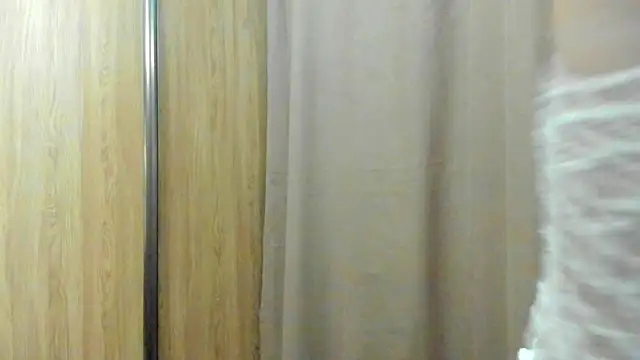 Lesyalisss online show from April 2026 06:15:01 PM