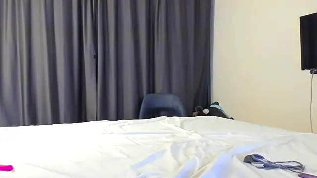 Lesyalisss online show from April 2026 11:22:01 PM