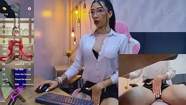 kylliefox  online show from April 2026 01:36:01 PM