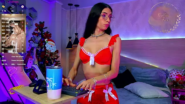 kylliefox  online show from December 2025 01:24:02 PM