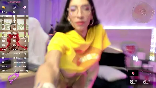 kylliefox  online show from November 2025 01:33:01 PM