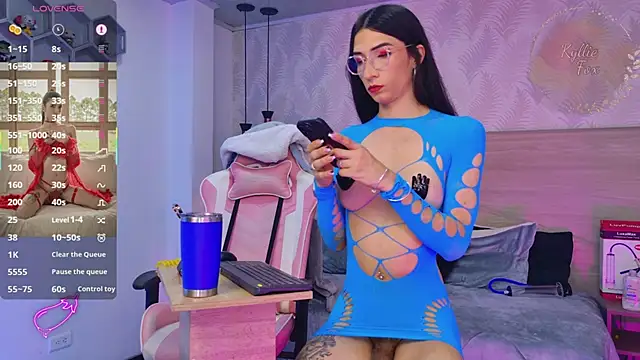 kylliefox  online show from April 2026 01:40:01 PM