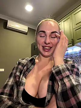 Snapshot of Best-B00bs chatting on November 2025 09:07:01 PM Best-B00bs online show from November 2025 09:07:01 PM