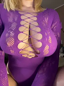 Best-B00bs online show from December 2025 10:01:02 PM