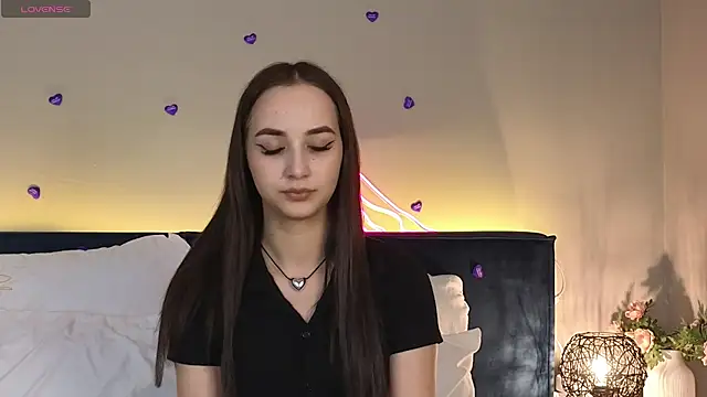 Snapshot of KiraLoo chatting on February 2026 03:52:02 PM KiraLoo online show from February 2026 03:52:02 PM