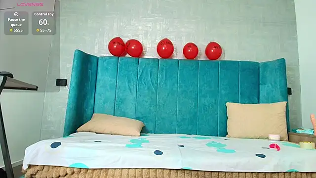 Snapshot of dulcenena_moon chatting on February 2026 07:25:01 PM dulcenena moon online show from February 2026 07:25:01 PM