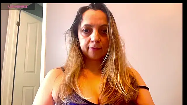 ShyFlameLive online show from April 2026 08:04:02 PM