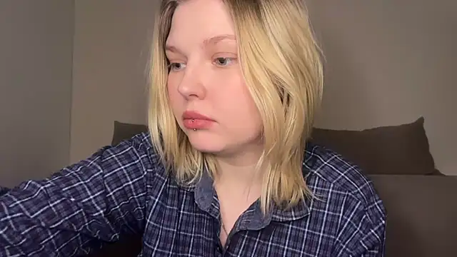 Ophelia Ritz online show from April 2026 11:00:02 PM