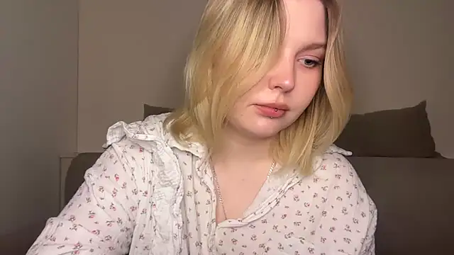 Ophelia Ritz online show from March 2026 10:01:01 PM