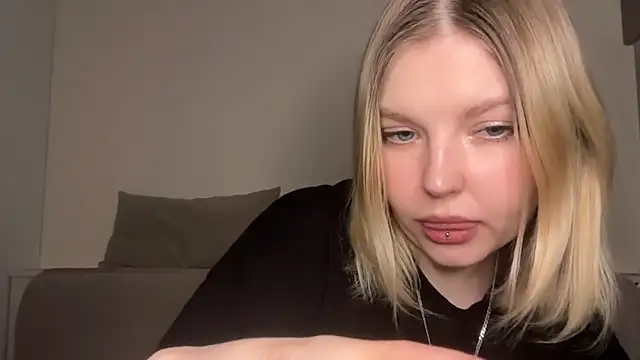 Ophelia Ritz online show from April 2026 10:27:02 PM