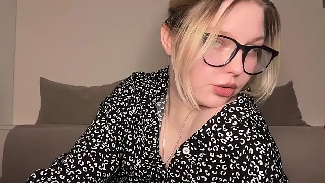 Ophelia Ritz online show from March 2026 09:22:02 PM