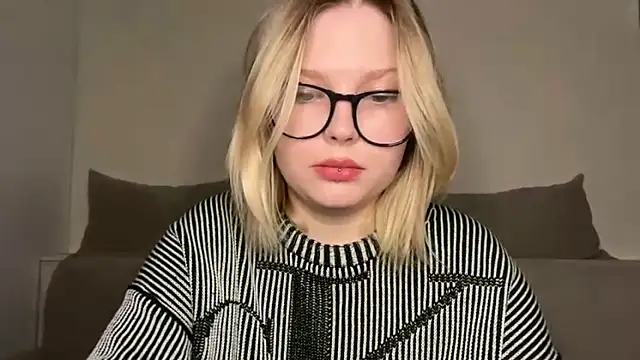 Ophelia Ritz online show from March 2026 11:25:01 PM