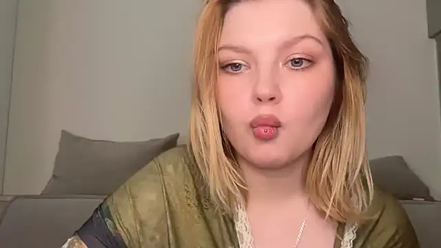 Snapshot of Ophelia_Ritz chatting on July 2026 06:47:01 AM Ophelia Ritz online show from July 2026 06:47:01 AM