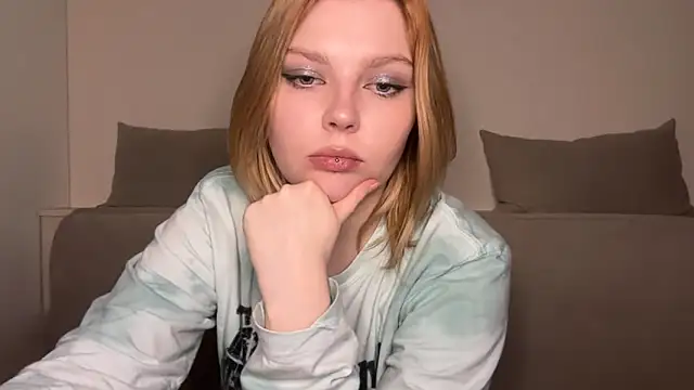 Ophelia Ritz online show from April 2026 08:04:02 PM