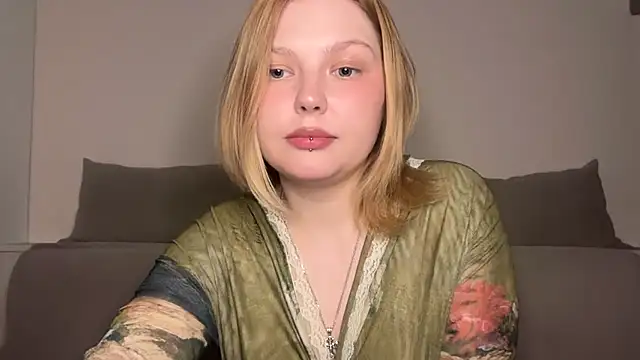 Ophelia Ritz online show from May 2026 10:28:01 PM