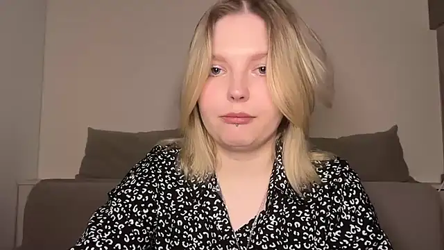 Ophelia Ritz online show from April 2026 11:17:02 PM