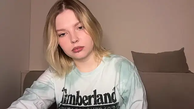 Ophelia Ritz online show from April 2026 10:27:01 PM