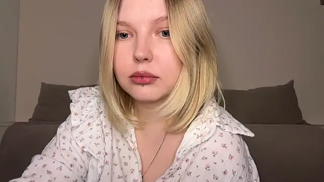 Ophelia Ritz online show from April 2026 11:31:01 PM