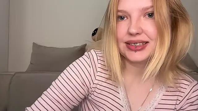 Snapshot of Ophelia_Ritz chatting on June 2026 06:19:02 AM Ophelia Ritz online show from June 2026 06:19:02 AM