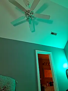 TrndSettr online show from February 2026 10:52:02 PM