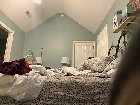 TrndSettr online show from February 2026 10:42:02 PM