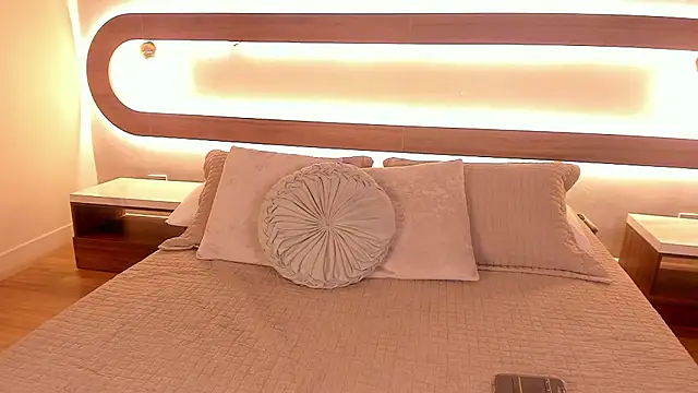 Snapshot of Sienna_brunette chatting on February 2026 12:25:02 PM Sienna brunette online show from February 2026 12:25:02 PM