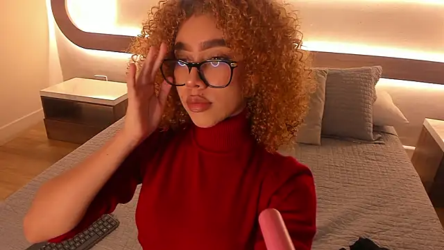 Snapshot of Sienna_brunette chatting on February 2026 12:25:02 PM Sienna brunette online show from February 2026 12:25:02 PM