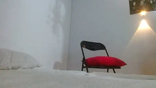 sensualstryp online show from April 2026 11:00:01 PM