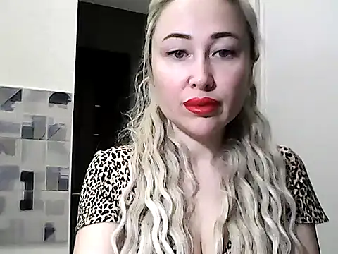 Snapshot of NanaGold2992 chatting on February 2026 04:36:02 AM NanaGold2992 online show from February 2026 04:36:02 AM