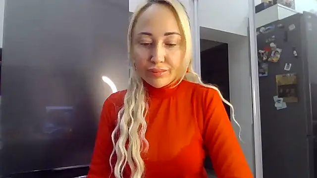 Snapshot of NanaGold2992 chatting on February 2026 03:59:01 AM NanaGold2992 online show from February 2026 03:59:01 AM