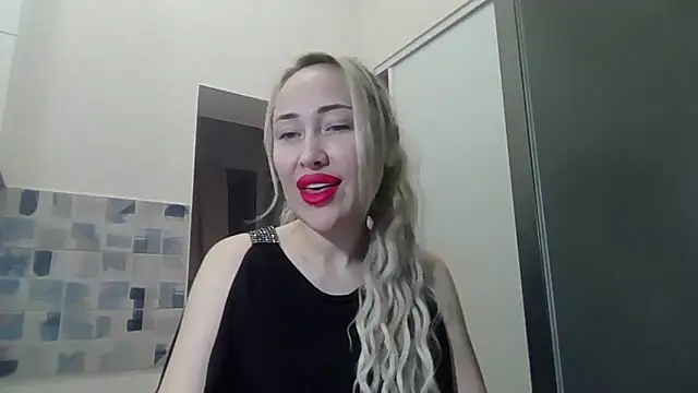 Snapshot of NanaGold2992 chatting on February 2026 03:28:01 AM NanaGold2992 online show from February 2026 03:28:01 AM