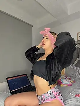 Snapshot of KimCollinss chatting on February 2026 01:38:02 AM KimCollinss online show from February 2026 01:38:02 AM