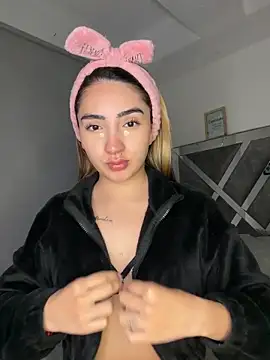 Snapshot of KimCollinss chatting on February 2026 03:57:02 AM KimCollinss online show from February 2026 03:57:02 AM