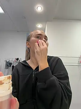 MonicaWestt online show from April 2026 07:04:01 AM