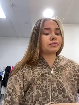 Snapshot of MonicaWestt chatting on February 2026 06:24:01 AM MonicaWestt online show from February 2026 06:24:01 AM